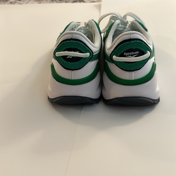 Rebook Sneakers 8 - Picture 4 of 6